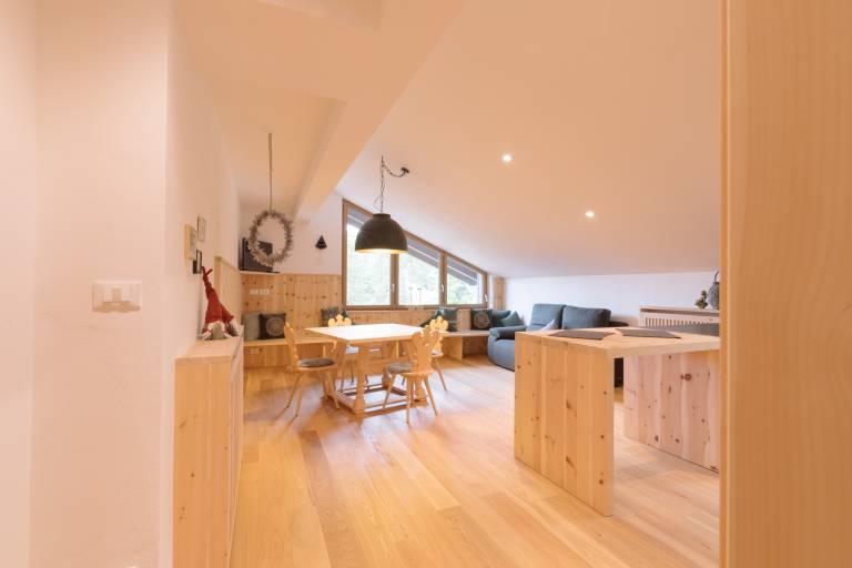 Charming and Cozy Holiday Home “Ferienwohnung SEA Wieserhof” with Mountain View, Balcony, Shared Garden & WiFi; Parking Available — photo 2