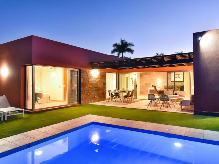 House with grill, private pool & yard | Nature view — photo 2