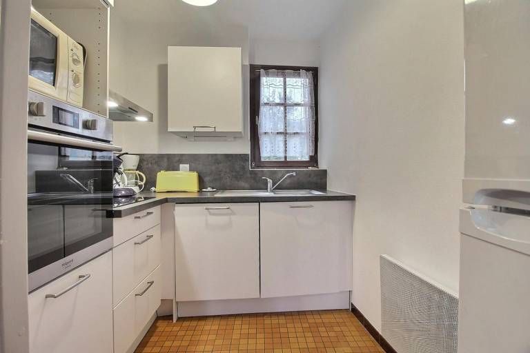 Gite with patio & yard — photo 4