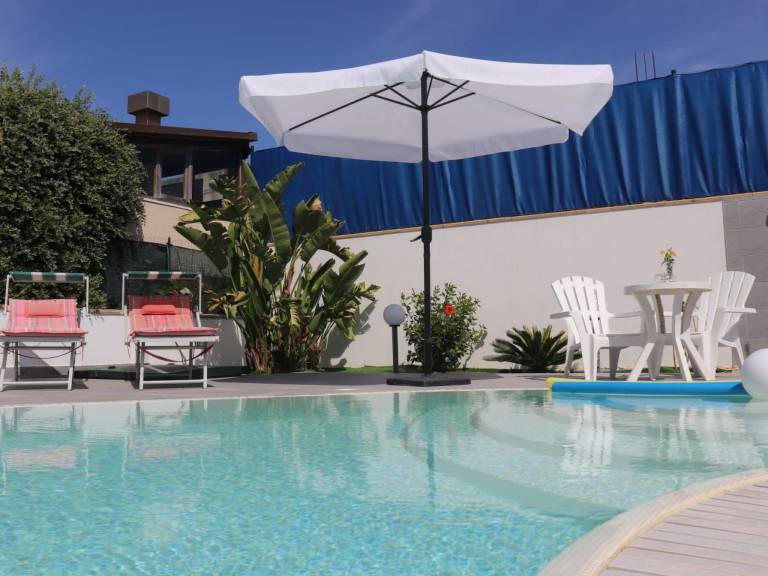 Vacation home with private pool, grill & patio — photo 3