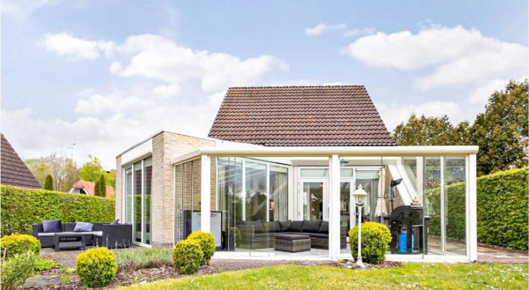 Vacation home with pool in Groningen