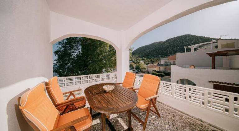 Apartment with terrace — photo 3