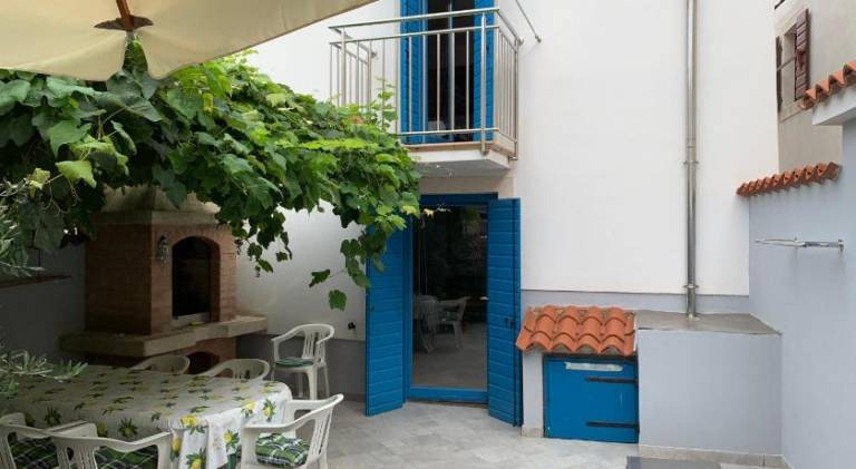 House with 2 rooms for 5 persons — photo 4