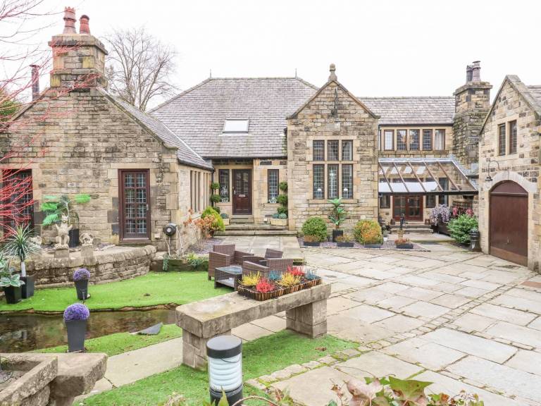 Cottage  Oldham District