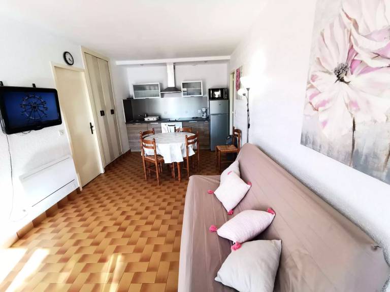 Charming holiday apartment with patio | Beach nearby | Pet-friendly in Leucate