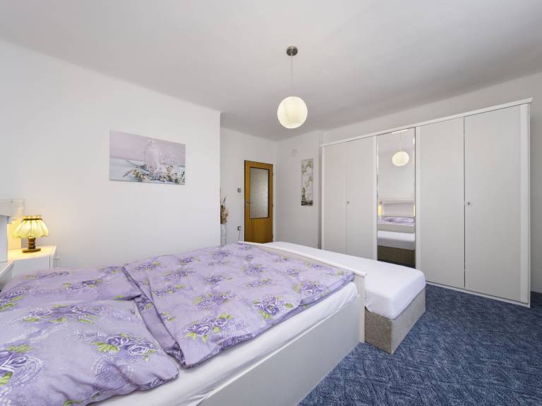 Vacation home with terrace, jacuzzi & private pool — photo 4