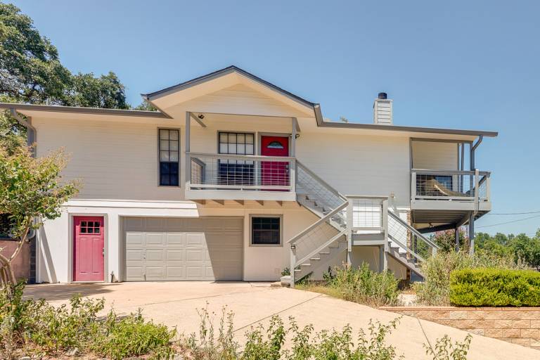 Canyon Lake Rental w/ Balcony & Lake Views — photo 2