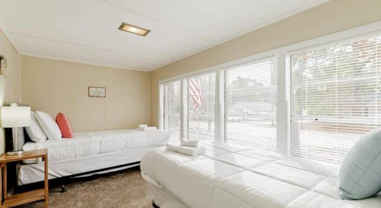 15mins to Downtown- Adorable on Taylor Both Units — photo 2