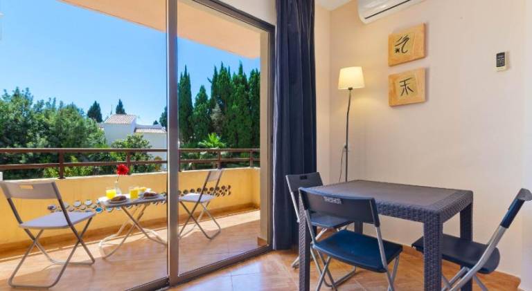 Holiday apartment with yard, patio & pool — photo 3