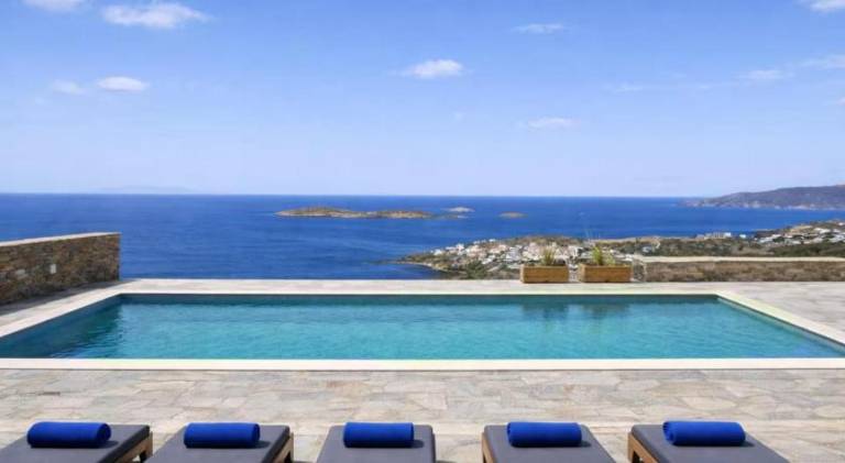 Apartment with pool in Andros