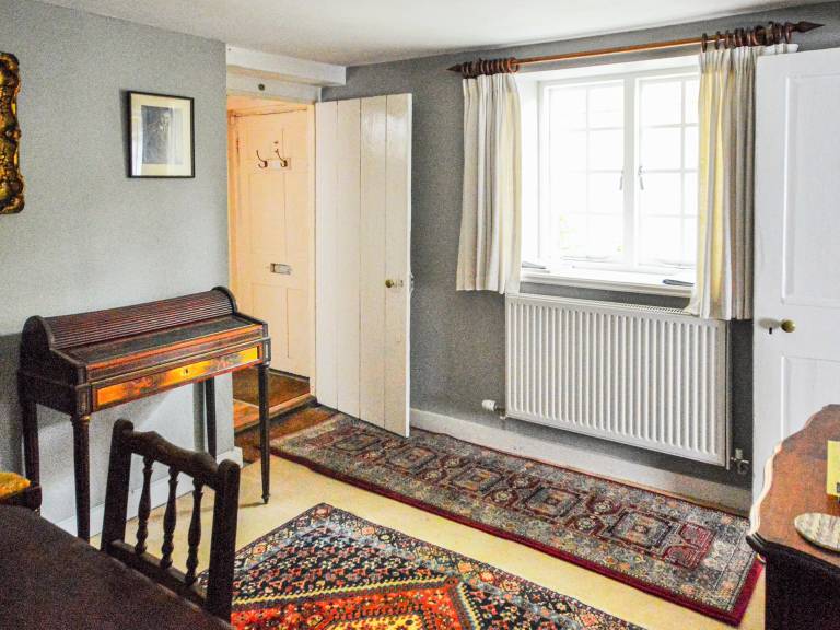 Cottage with garden — photo 4