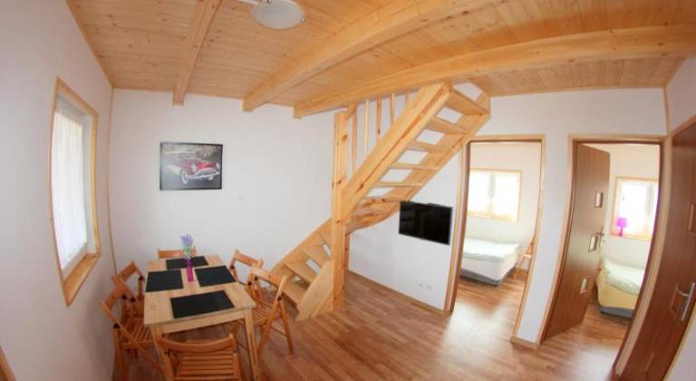 Lodge with garden, terrace & grill | Pets are welcome — photo 3