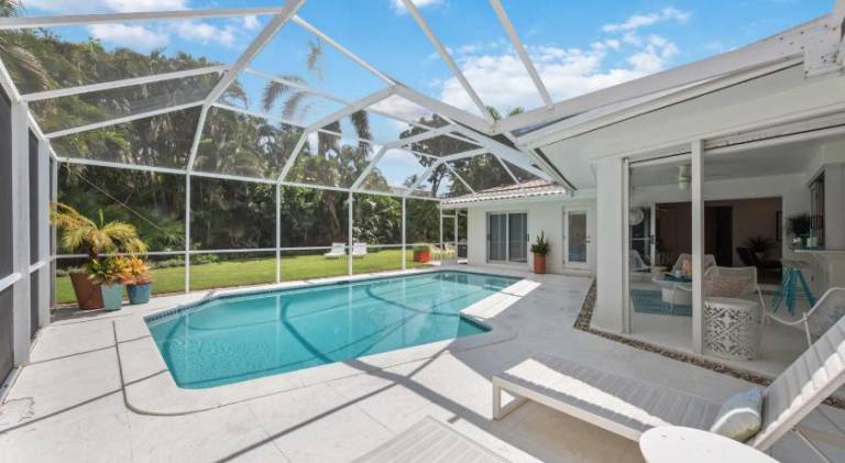Villa with pool — photo 3