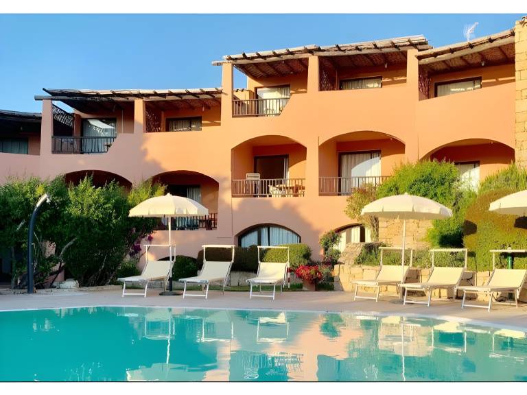 Swadeshi Green Park Hotel in Arzachena