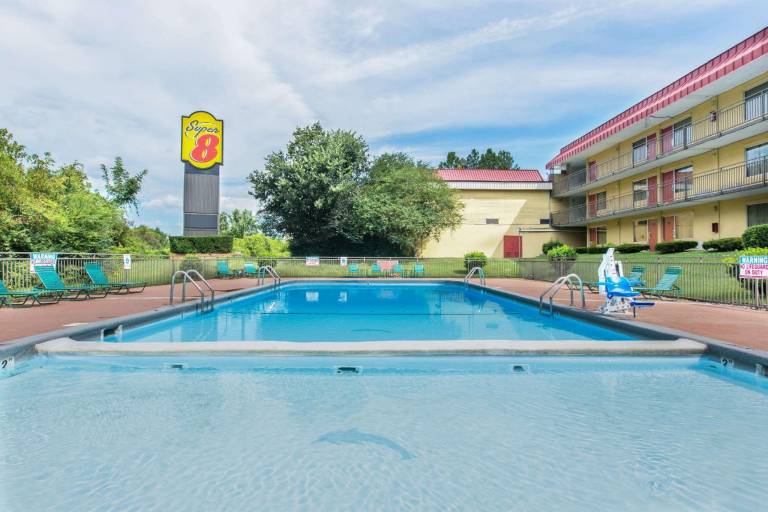 Super 8 By Wyndham Caryville Tn — photo 2