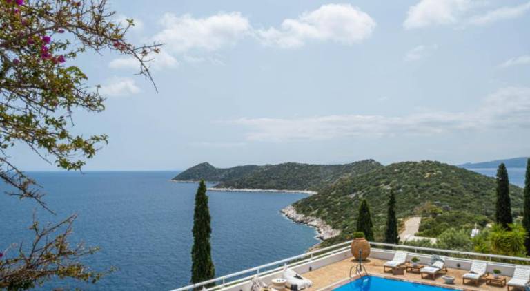 Villa with pool | Pets are welcome in Marathon
