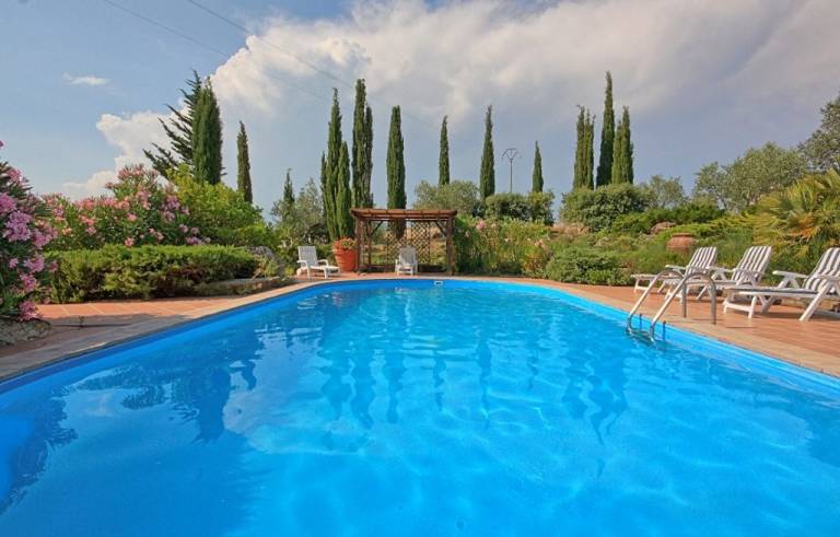 Villa with pool & yard — photo 4