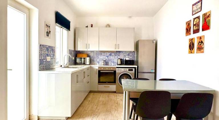 Town House with Patio in Quiet Residential Area 10 Min from Beach — photo 3
