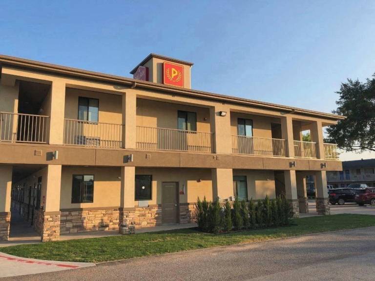 Palace Inn Conroe — photo 2