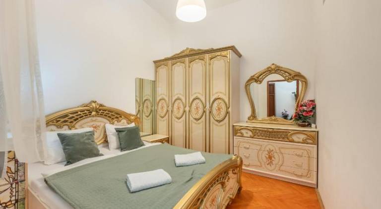 Holiday apartment | Near Prague astronomical clock — photo 2