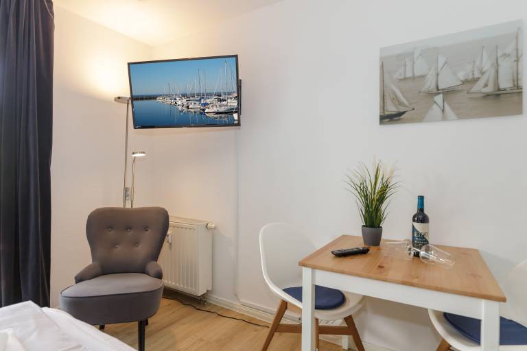 Rental apartment with terrace & yard — photo 4