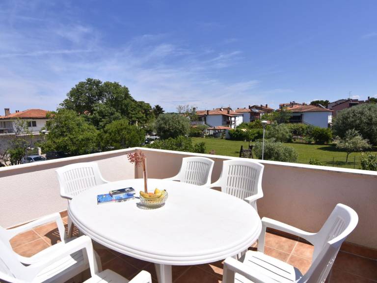 Apartment with terrace & garden — photo 2