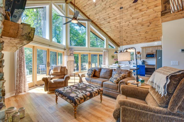 Secluded Lake Lanier Cabin w/ Game Area — photo 4