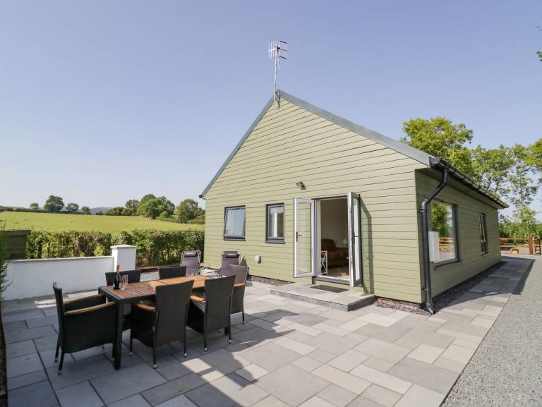 Cottage with yard in Malvern
