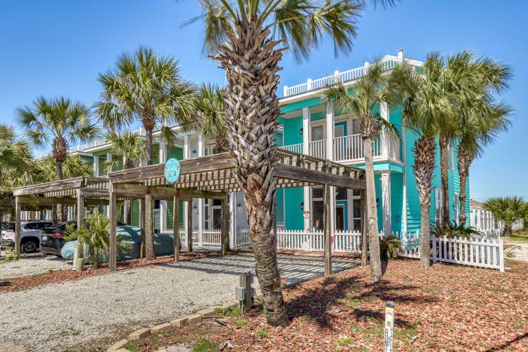 Vacation home with jacuzzi & private pool | Beach view — photo 3