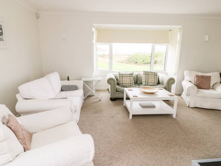 Cottage with yard | Beach view — photo 5