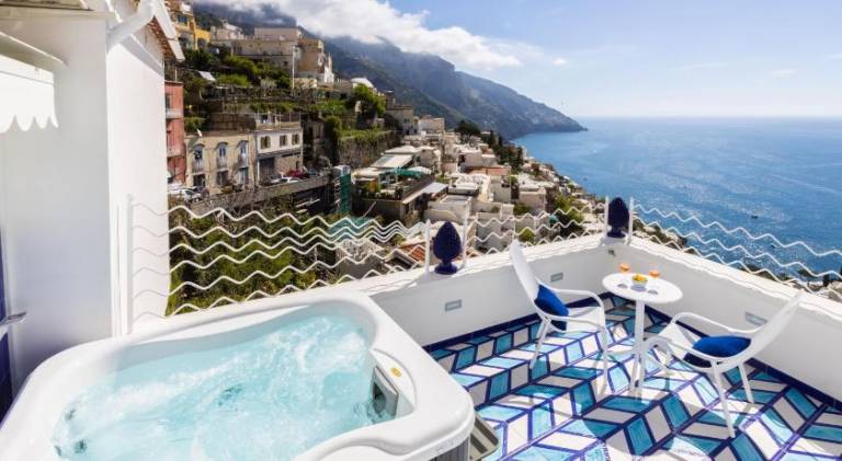 Children-friendly holiday apartment with terrace, hot tub & private pool | Beach nearby | Dogs allowed in Agerola