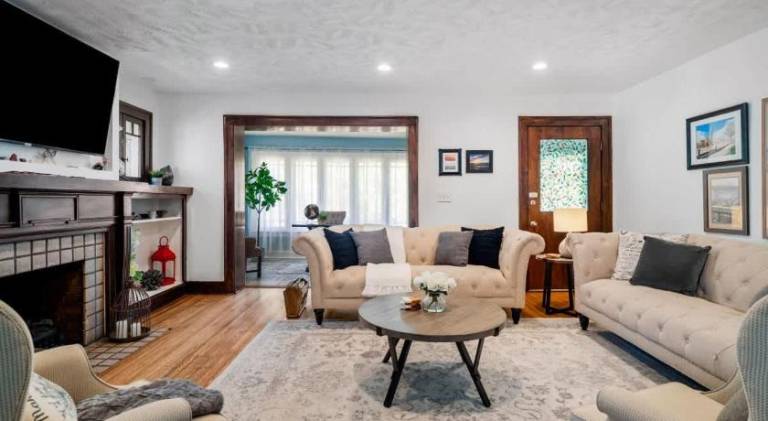 House with 6 rooms for 14 persons in Cleveland, OH