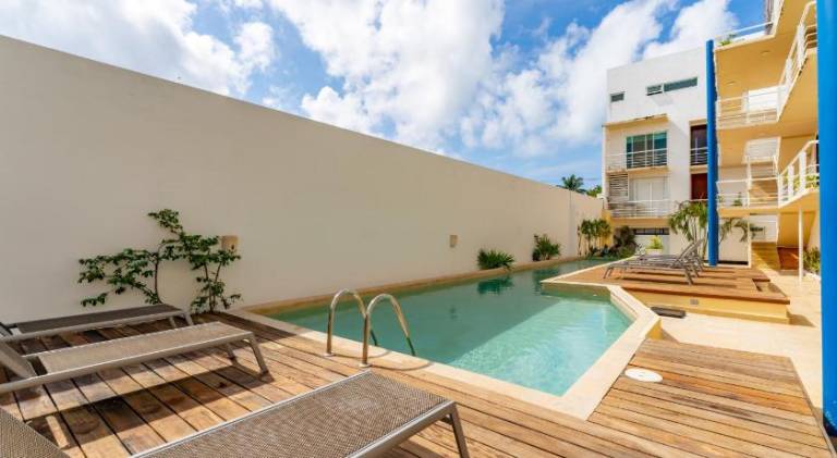 Duplex w Rooftop Plunge Pool – Walk to Beach — photo 5
