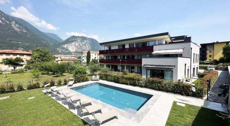 Residence Zangirolami - Luxury Garden and Balcony Apartments in Tenno