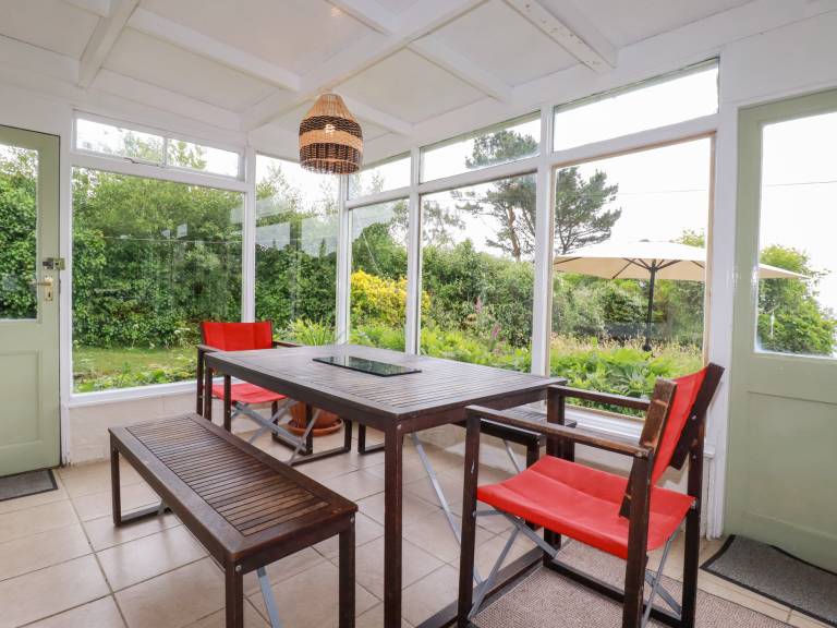 Cottage with yard | Beach view — photo 4