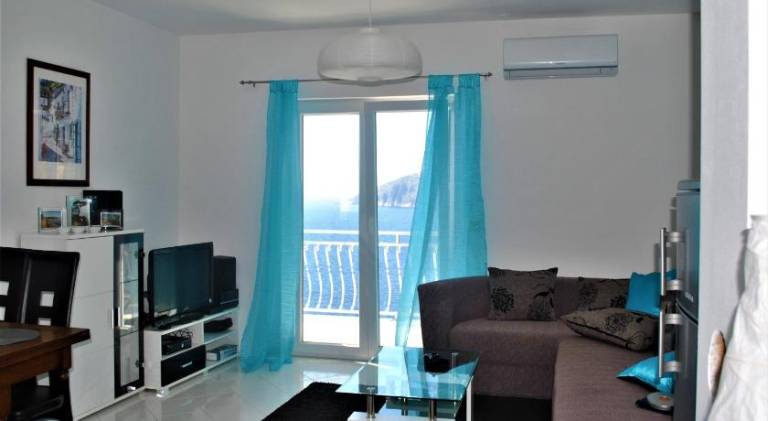Pleasant rental apartment with patio, garden & private pool | Dogs allowed — photo 2