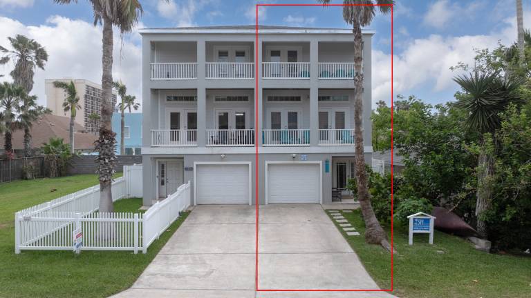 Family-oriented wonderful house with pool & yard | Close to the beach | Dogs allowed — photo 2