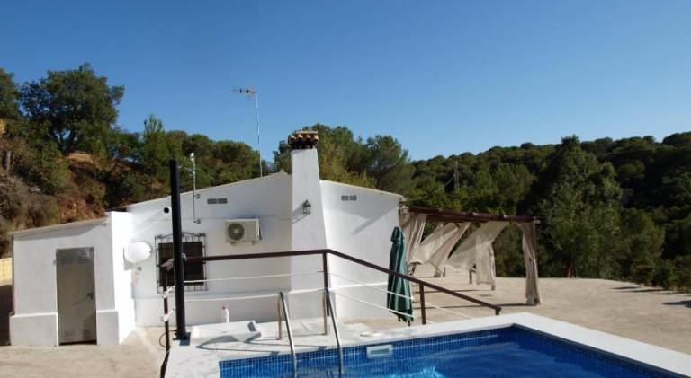Vacation home with pool — photo 4