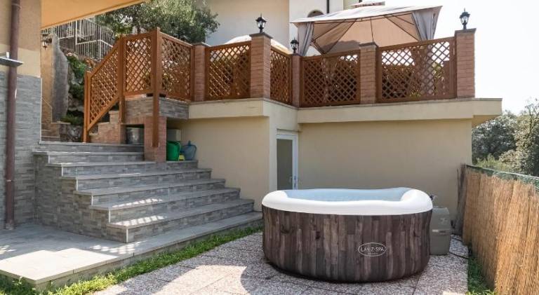 Vacation home with hot tub, pool & yard | Pet-friendly in Varazze