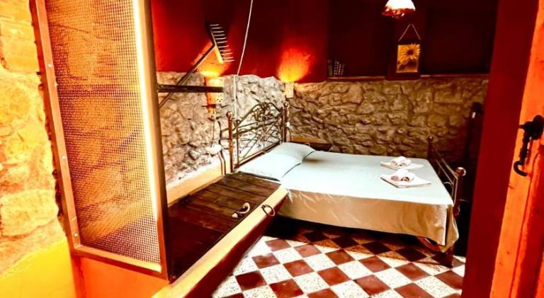 Rental apartment with yard, sauna & barbeque in Latina