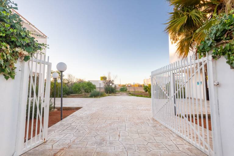 House with barbeque, terrace & yard | Sea view — photo 2