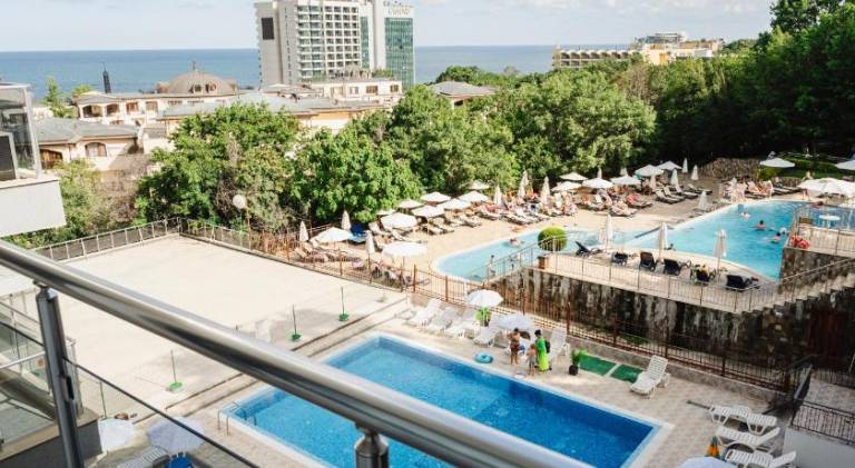 Holiday apartment with pool — photo 4