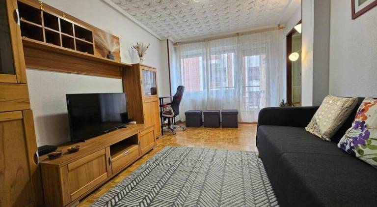 Holiday apartment with 3 rooms for 6 persons in Gijon