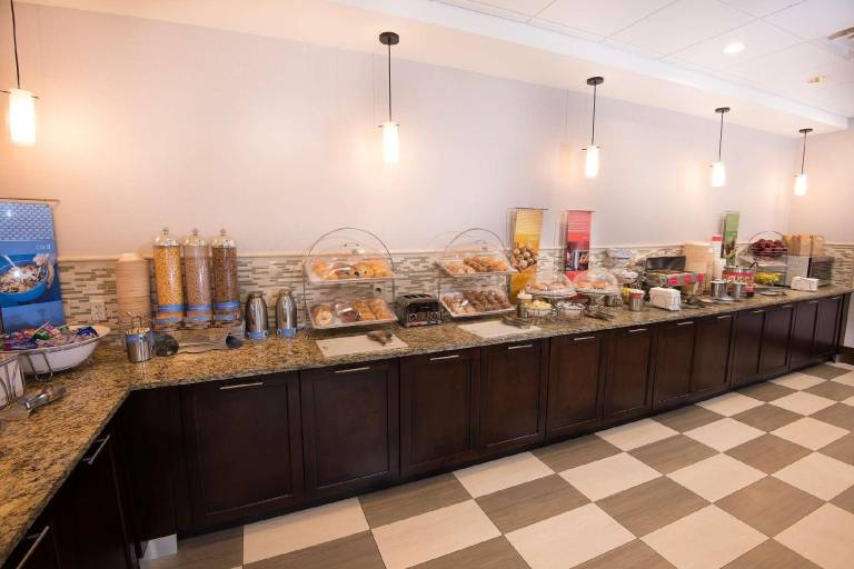 Hampton Inn Carlstadt-At The Meadowlands — photo 4