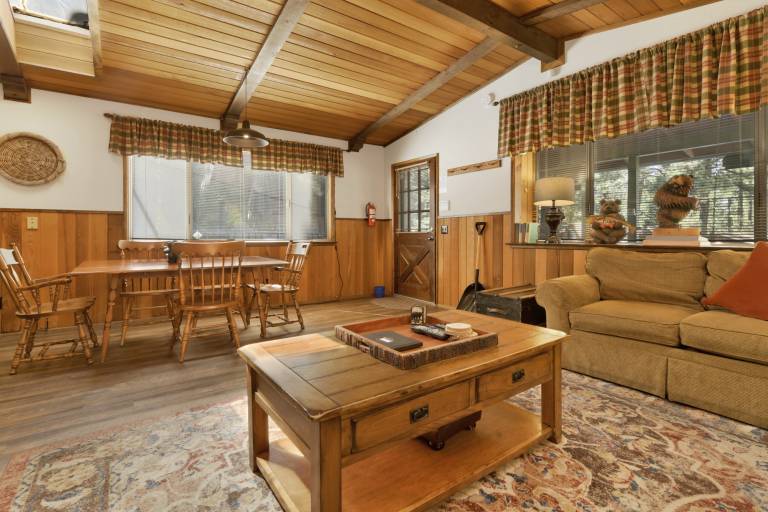 Cabin with grill & jacuzzi | Lake view — photo 5