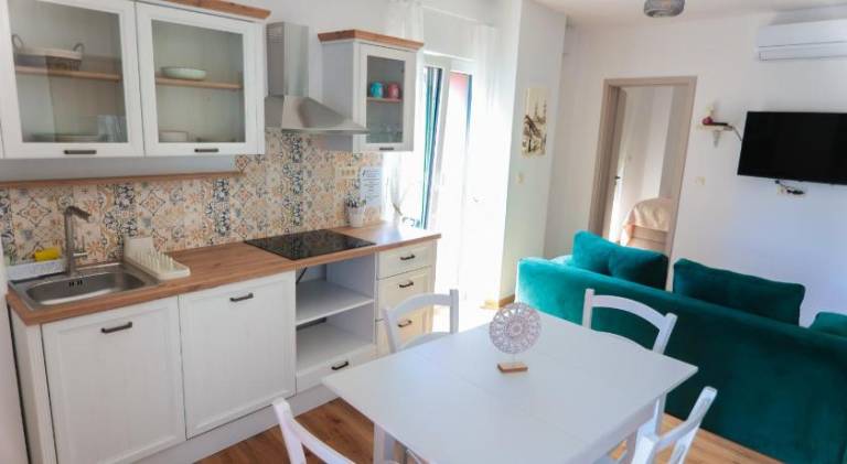 Serviced apartment with garden & terrace — photo 5