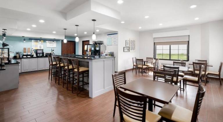 Garner Hotel Topeka West by IHG — photo 5