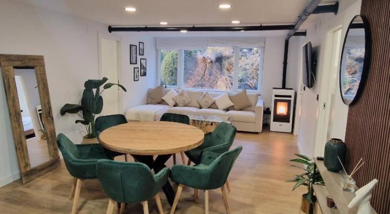 Brand New Apartment very cosy and awesome display close to the ski slope! private parking in Monachil