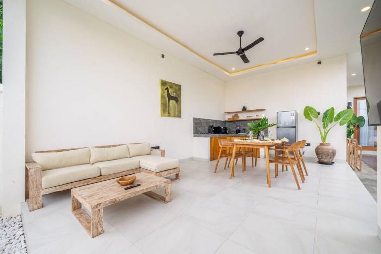Villa with pool & garden in Kuta