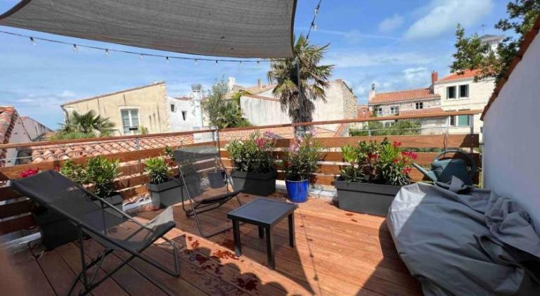 Rental apartment with patio in Le Bois-Plage-en-Re
